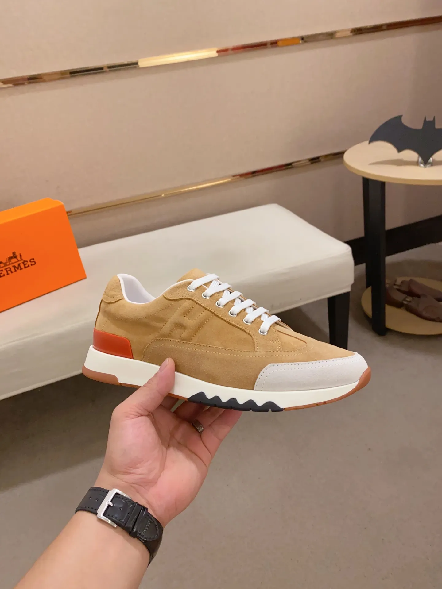 Ex-factory price: 500💰《HERMES》【Classic Original Version】Hermès; Top 🔝 Purchasing Agency 🔍🔍Men's latest 🇺🇸 counters are sold simultaneously, original imported from Italy ▲▲First-layer cowhide ▲▲ (high-end, extravagance and class) times) Exquisite workmanship (Italian 🇮🇹Imported water-dyed 🐂cowhide lining) sole: Original sole provided by the original factory, ⚠️exclusive double-layer activity·TPR·rubber·combined molded outsole; super comfortable·wear-resistant·non-slip·environmental protection The real thing is more beautiful if you take the real thing (high quality, follow the order), you can enter and exit the counter at will * Number of yards: 38·39·40·41·42·43·44# (can be customized 45.)